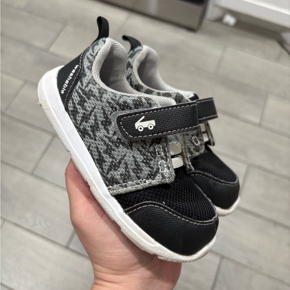 See Kai Run Other - See Kai Run Stryker Lace Sneakers Size 8